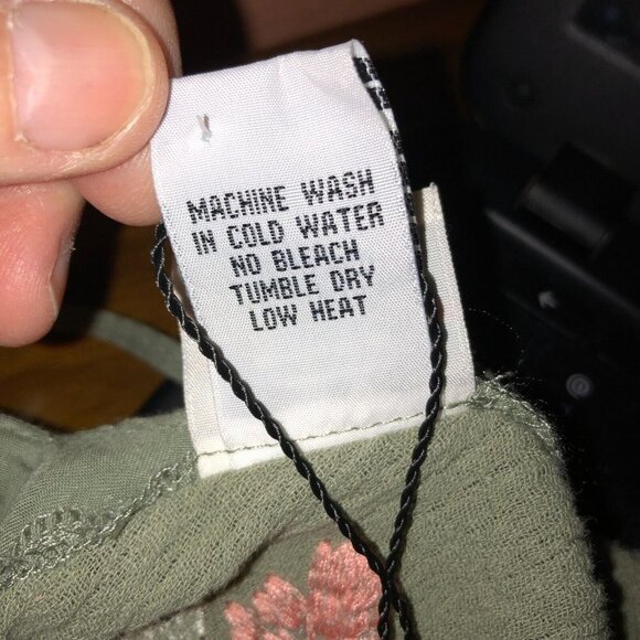 New Mind Set XCVI Medium Sage Green Floral Sleeveless Hi Low Tank Top Shirt - Picture 11 of 11